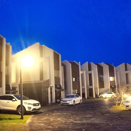 Jeju Sorang N Farms Village Екстер'єр фото